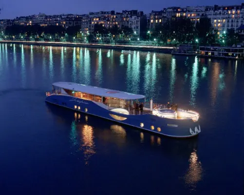 Yacht Joséphine à Paris