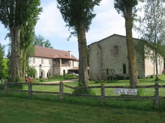 Abbaye Saint Gilbert de Neuffonts à Saint-Didier-la-Forêt