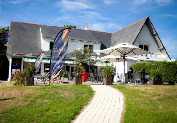 Hôtel Restaurant Logis Côté Lac à Savenay